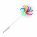 Varinha de Penas com LED para Gatos em fundo branco